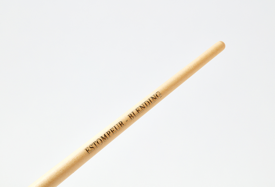 Clarins Eyeshadow brush Dense + Round Eyeshadow Brush