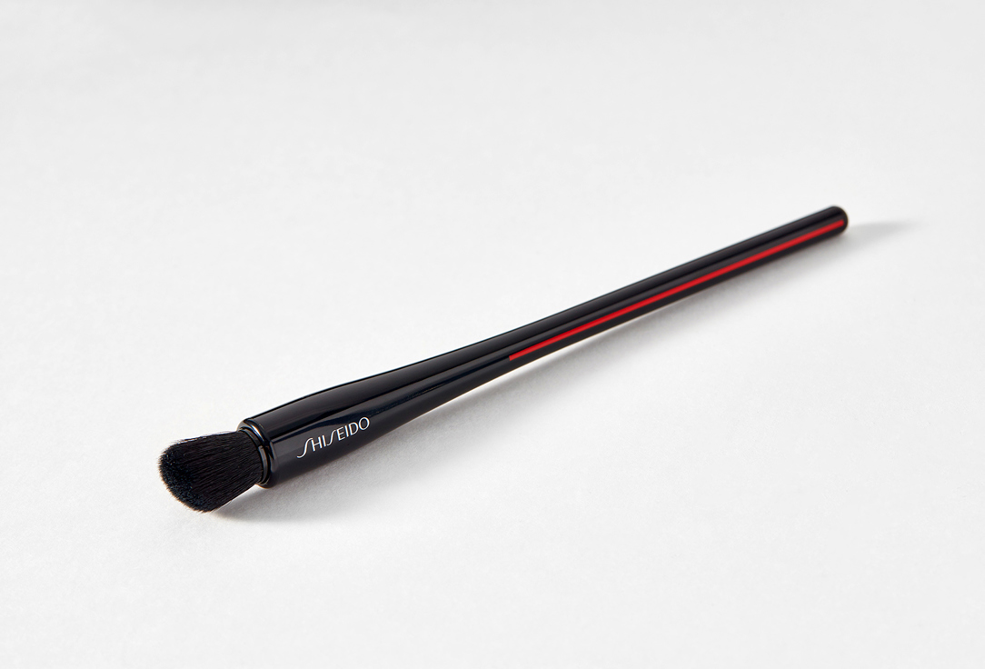 Shiseido Universal eyeshadow brush Naname fude