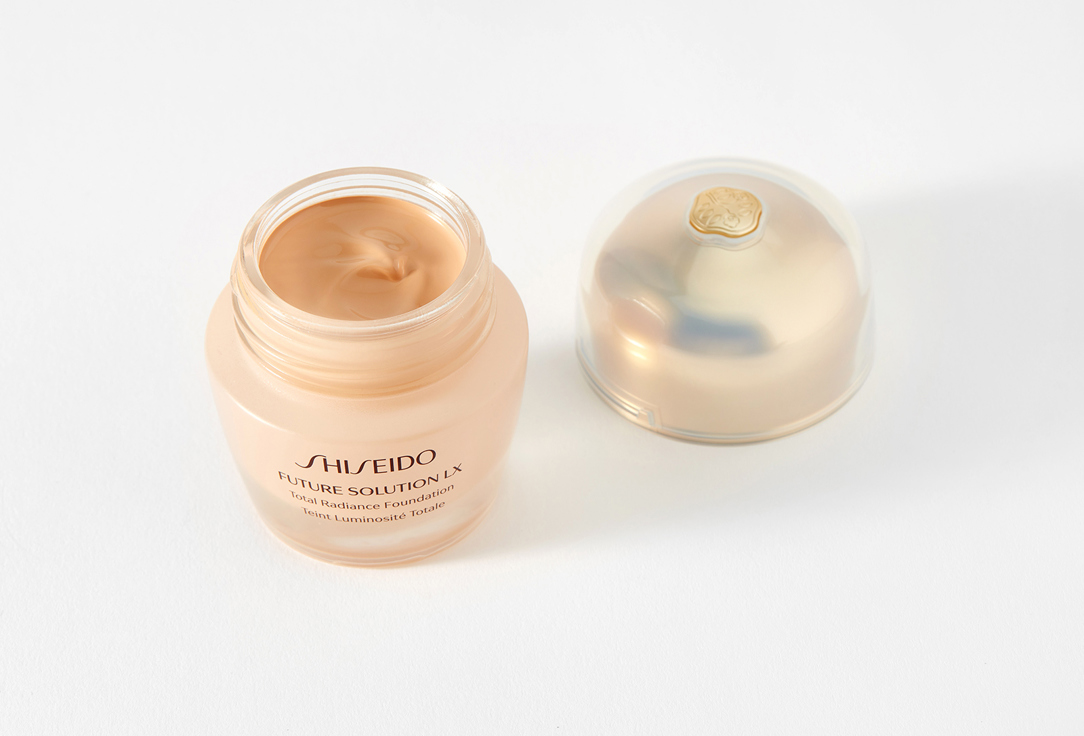 Shiseido Foundation with a radiant effect Future solution lx