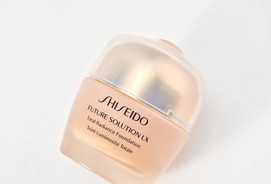 Shiseido Foundation with a radiant effect Future solution lx