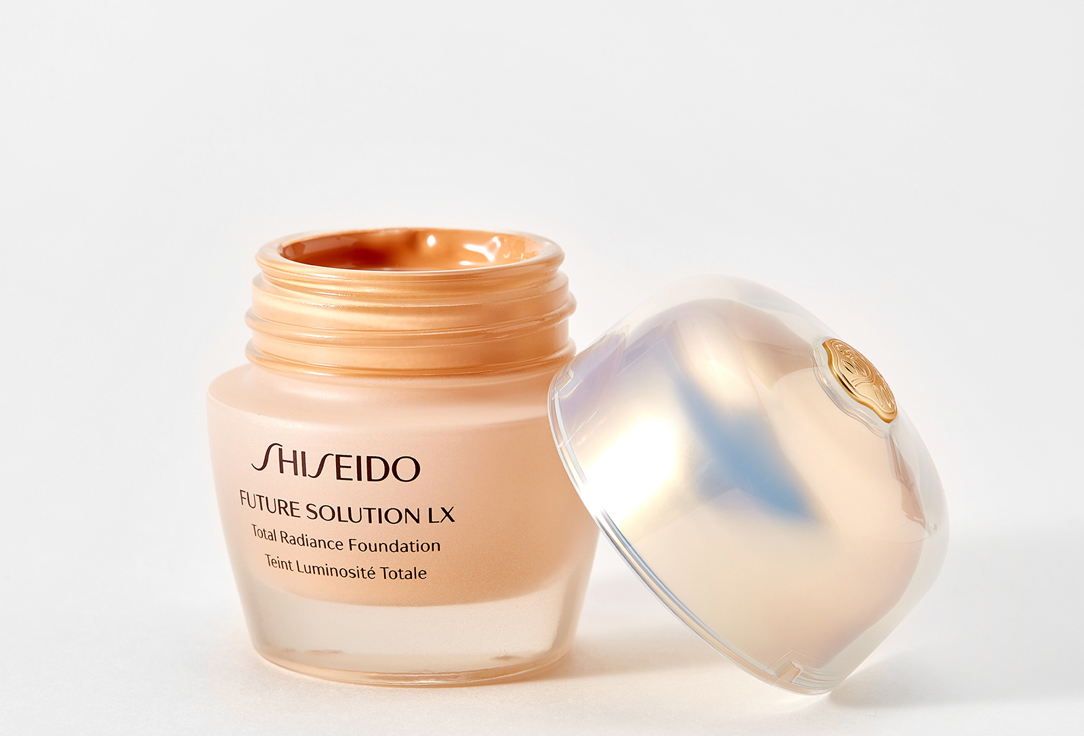 Shiseido Foundation with a radiant effect Future solution lx