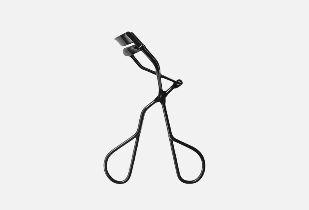 MAC FULL LASH CURLER squeeze and release