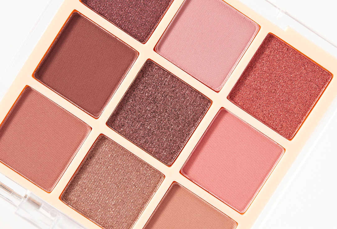 MakeUp Revolution Eyeshadow palette Ultimate Nudes 