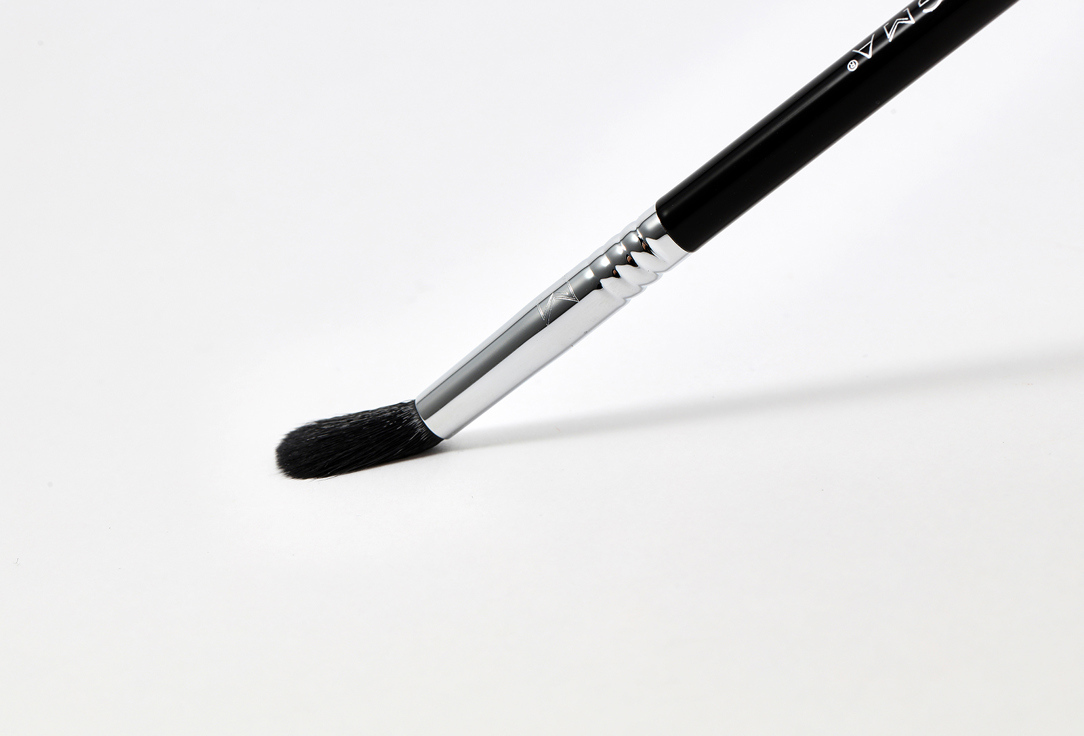 SIGMA BEAUTY TAPERED BLENDING BRUSH E40