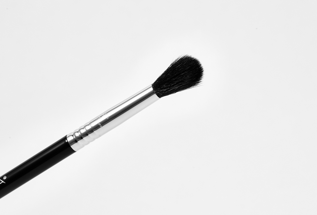 SIGMA BEAUTY TAPERED BLENDING BRUSH E40