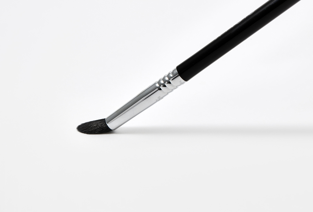 SIGMA BEAUTY SMALL TAPERED BLENDING BRUSH E45