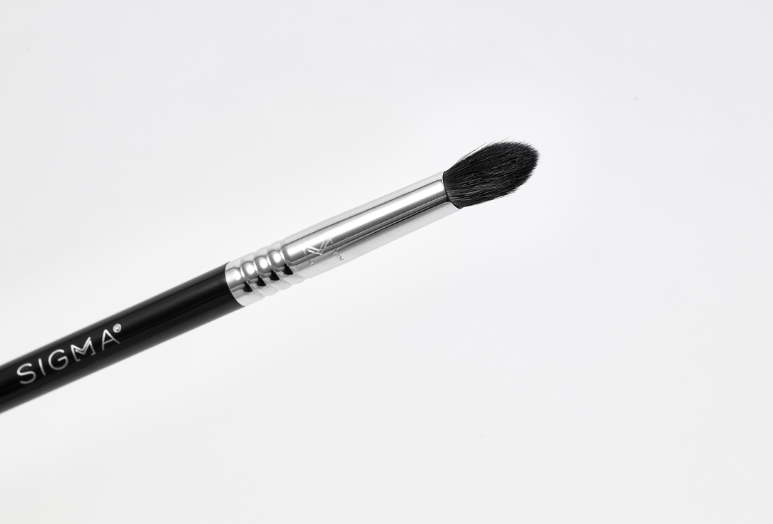 SIGMA BEAUTY SMALL TAPERED BLENDING BRUSH E45