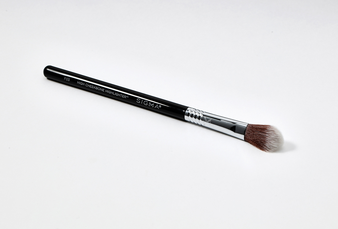 SIGMA BEAUTY HIGH CHEEKBONE HIGHLIGHTER BRUSH F03