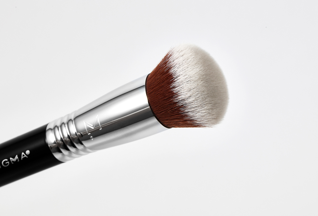 SIGMA BEAUTY ROUND KABUKI BRUSH F82