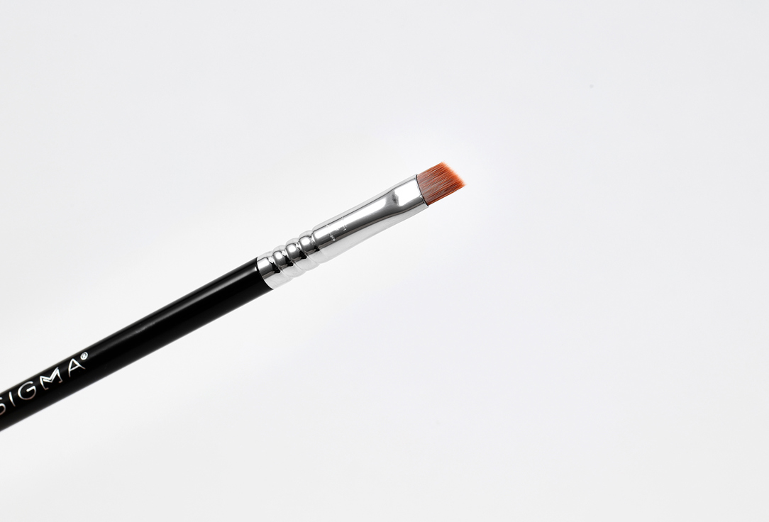 SIGMA BEAUTY SMALL ANGLE BRUSH E65