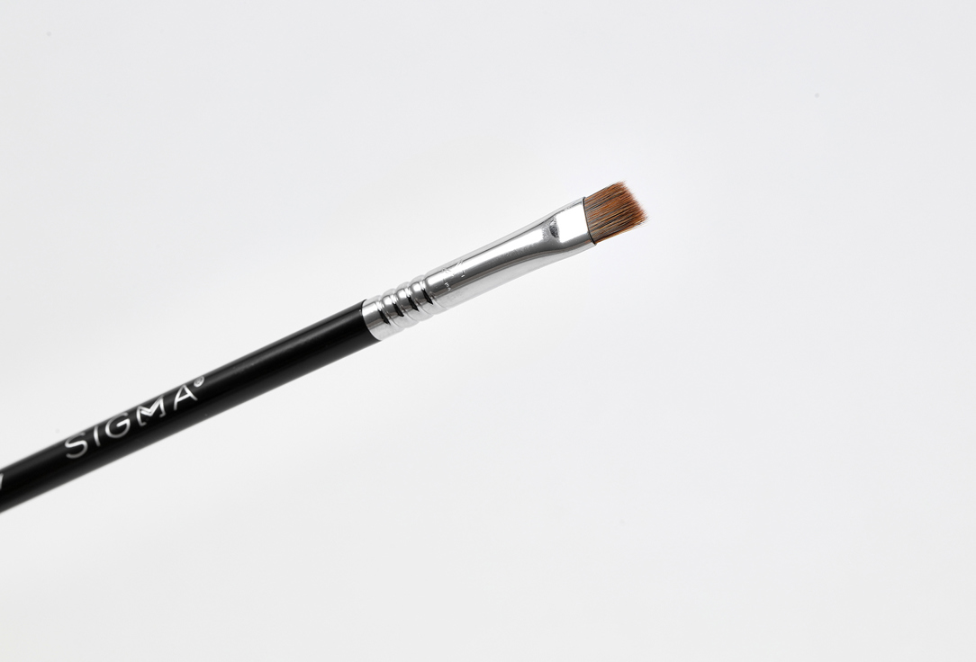 SIGMA BEAUTY ANGLED BROW BRUSH E75