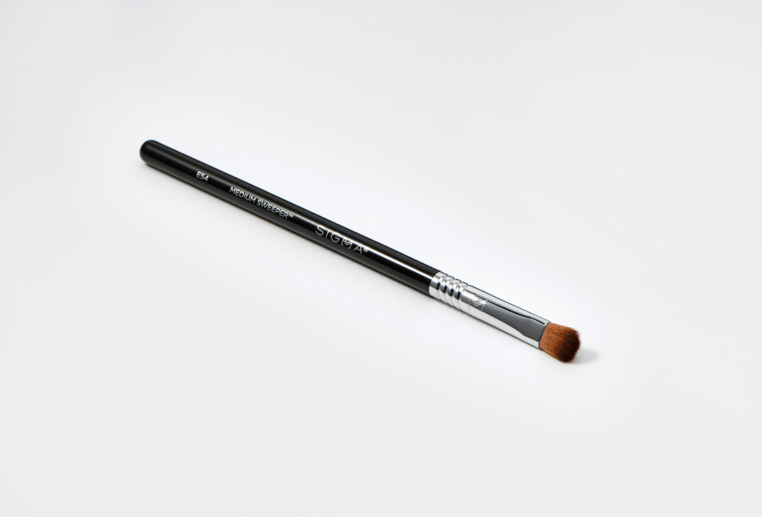 SIGMA BEAUTY MEDIUM SWEEPER BRUSH E54