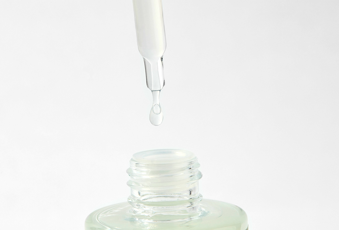 OKOLO Quick exfoliator for renewed glow Glow Revealer Essence