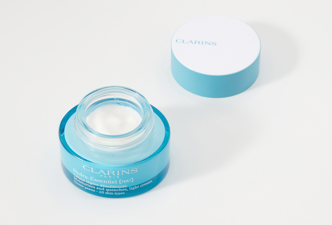 Clarins Moisturizing day cream with a light texture for all skin types Hydra-Essentiel 