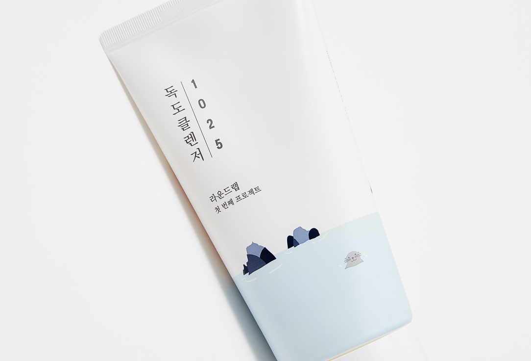 Round Lab hydrating foaming face cleanser 1025 Dokdo