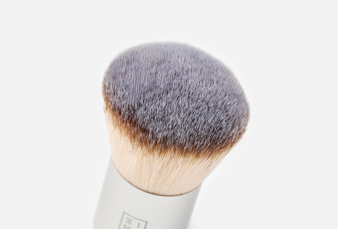 3INA Kabuki Brush for Powders, Blushes, and Highlighters The Kabuki Brush