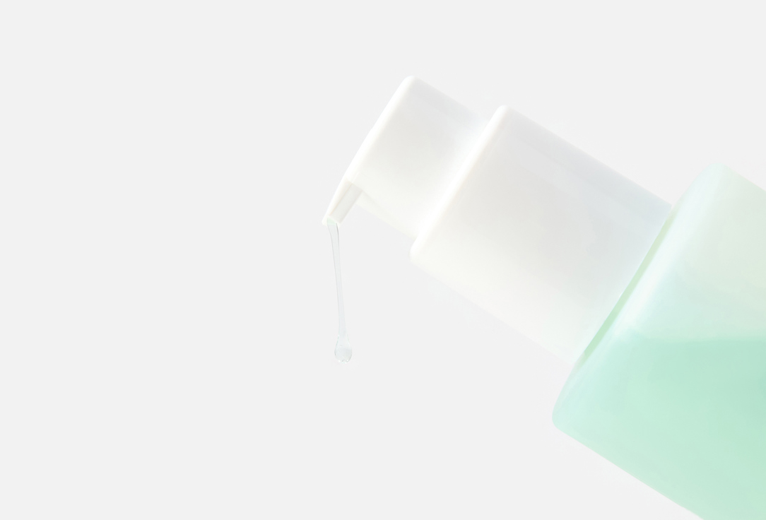 3INA Refreshing Micellar Gel Cleanser with Niacinamide and Panthenol The Blue Cleanser