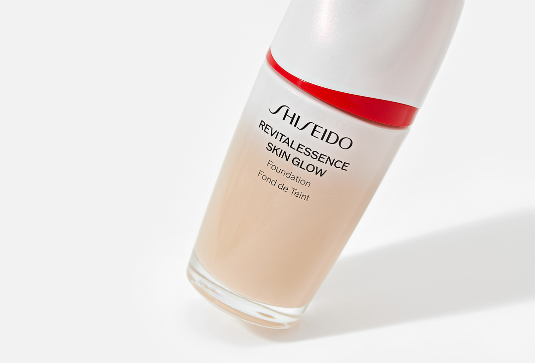 Shiseido  Foundation Revitalessence Skin Glow