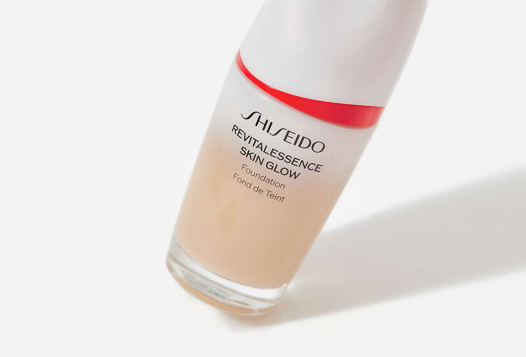 Shiseido  Foundation Revitalessence Skin Glow