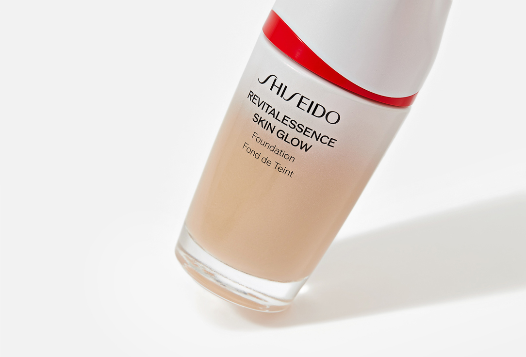 Shiseido  Foundation Revitalessence Skin Glow