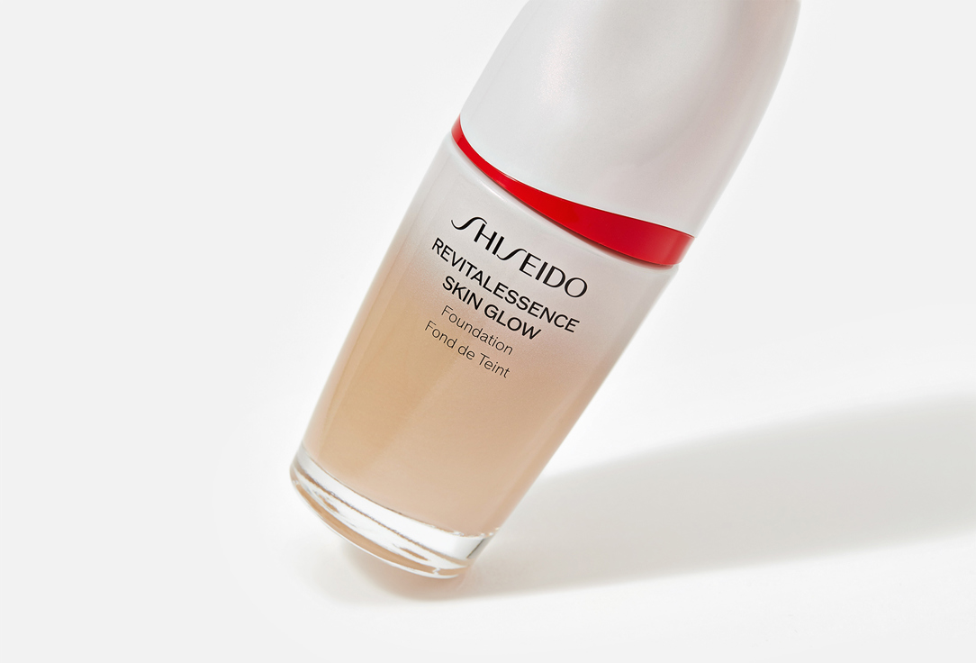 Shiseido  Foundation Revitalessence Skin Glow