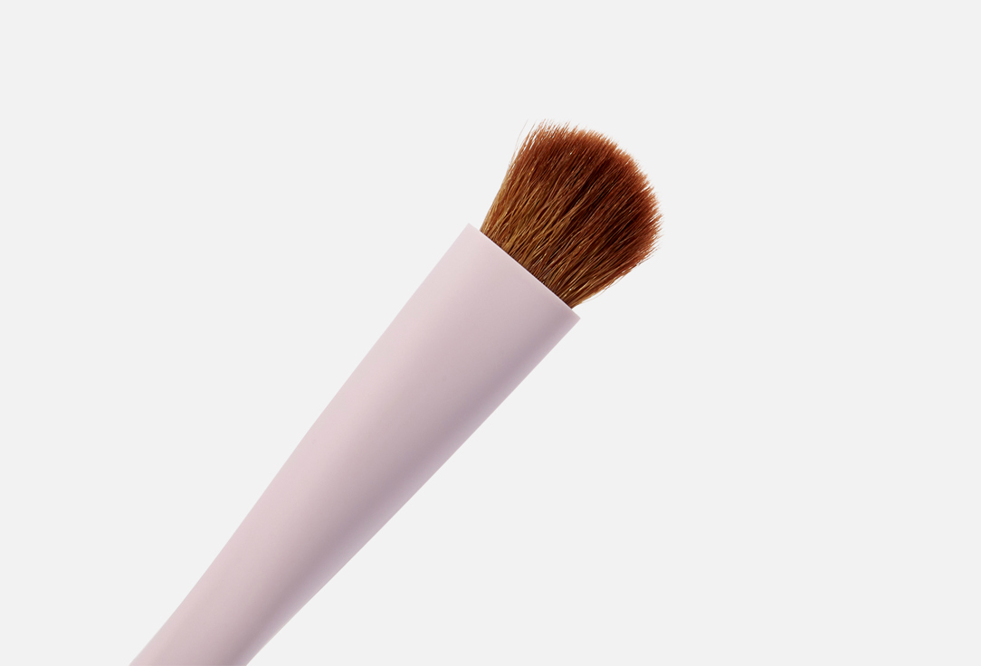 Essence Eyeshadow Brush Throwing a little shade