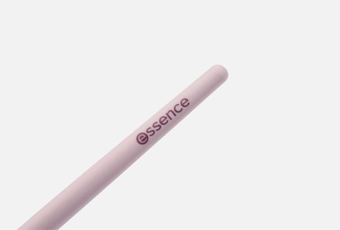 Essence Eyeshadow Brush Throwing a little shade