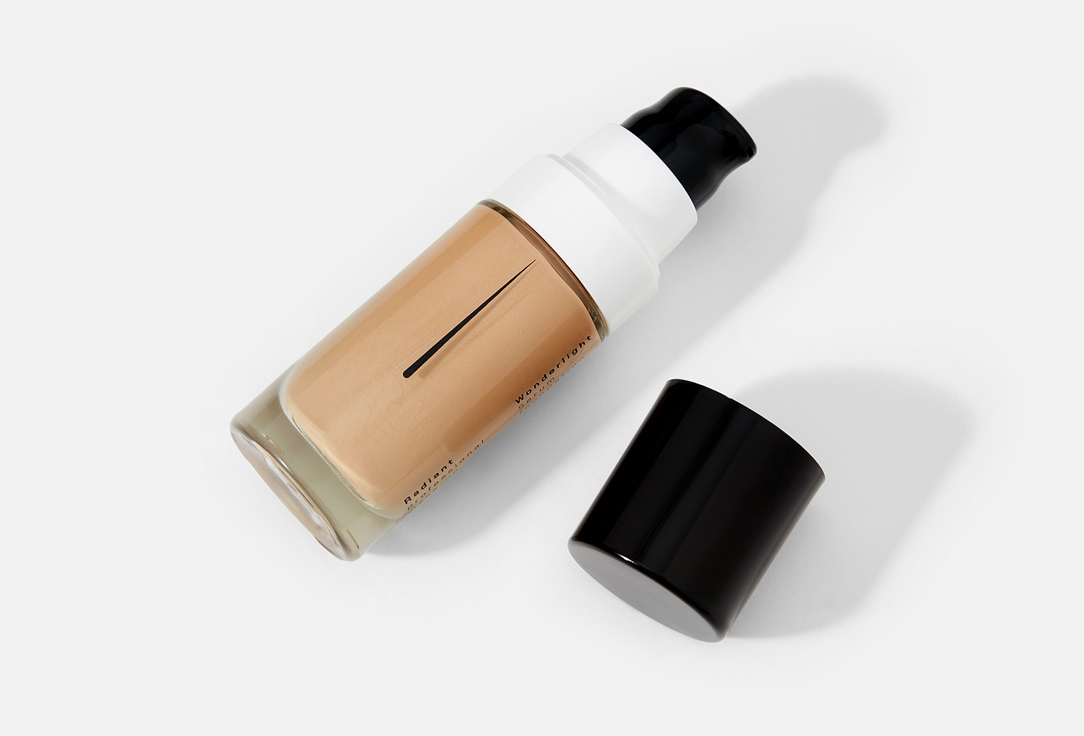 Radiant Professional Make-Up Serum foundation SPF20  Wonderlight