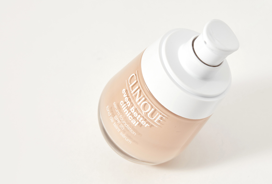 Clinique Moisturizing & Brightening Serum-Foundation SPF20 Even Better Clinical