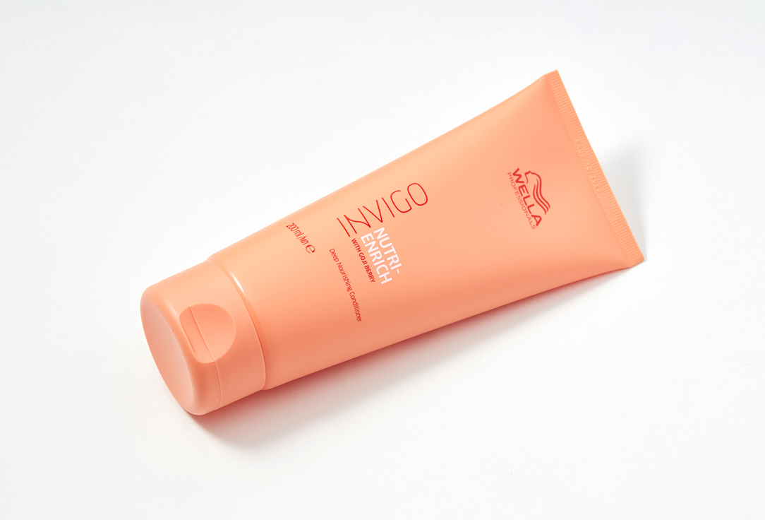 Wella Professionals Nourishing hair care balm Invigo Nutri-Enrich Deep Nourishing Conditioner