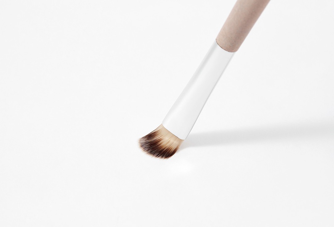 3INA Precision Concealer Brush for Covering Imperfections The Concealer Brush