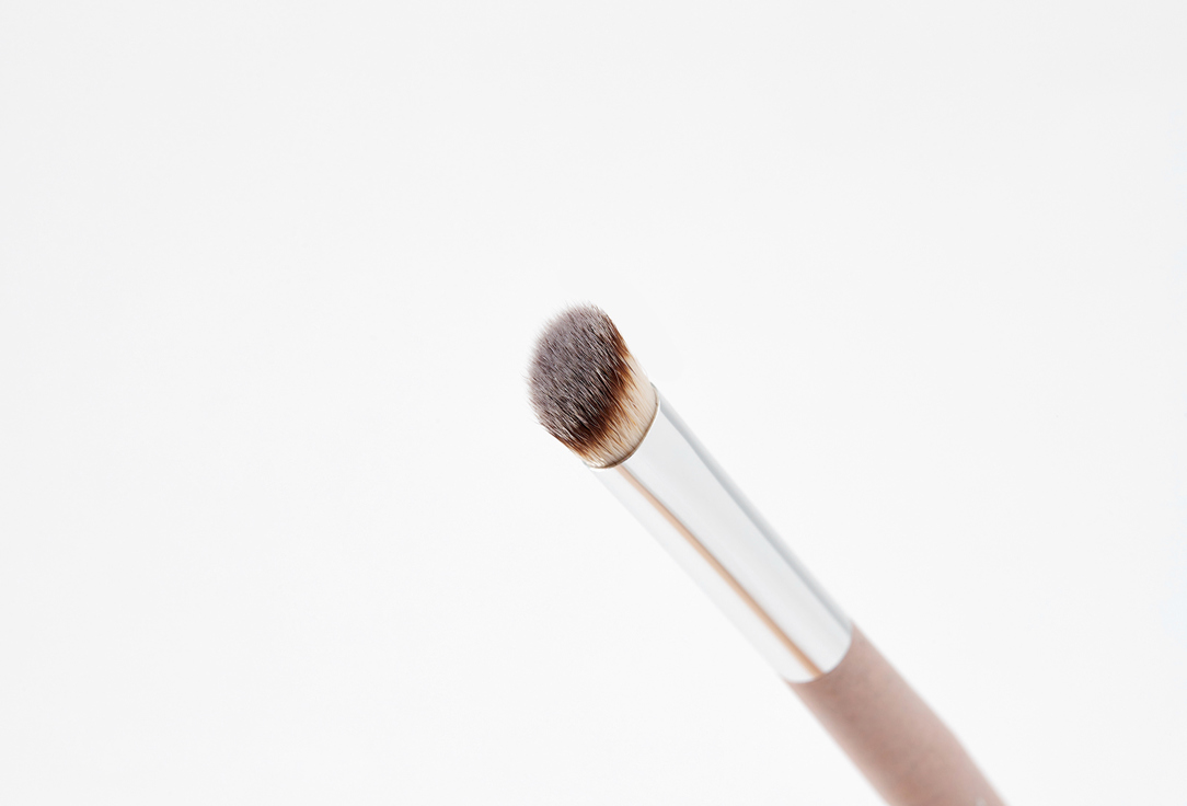 3INA Precision Angle Brush for Contouring and Defining The Angle Brush