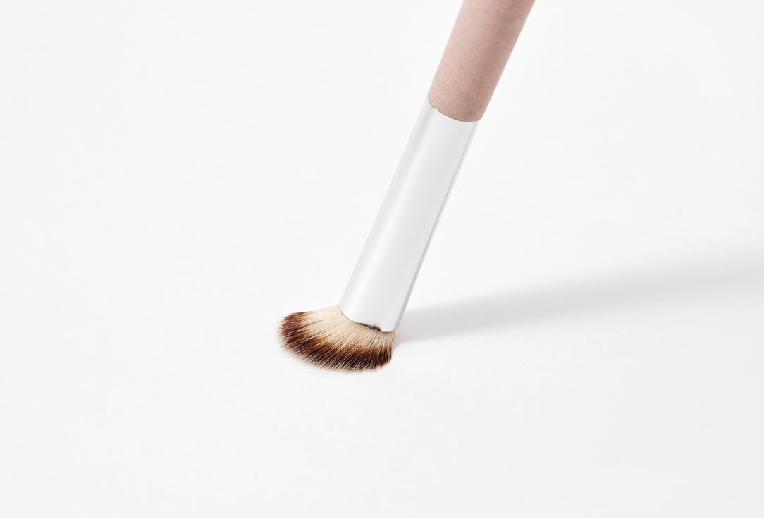 3INA Precision Angle Brush for Contouring and Defining The Angle Brush