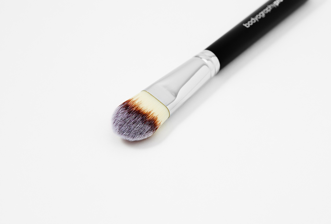 BODYOGRAPHY Foundation Brush  smooth application