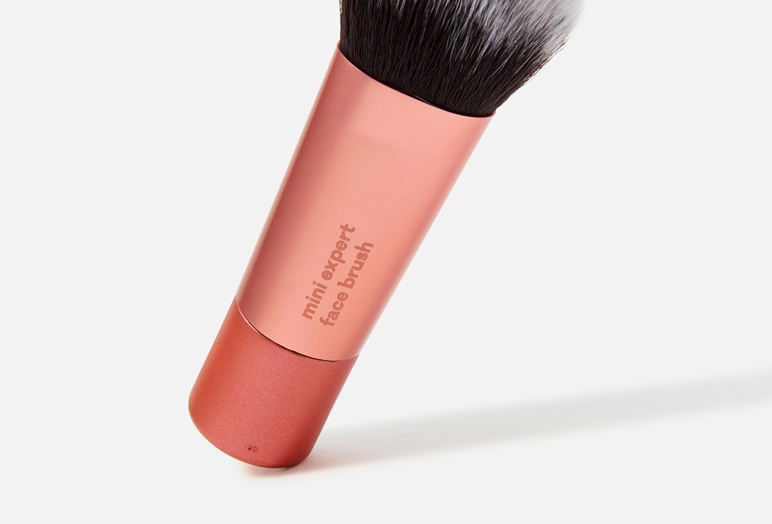 Real Techniques Face Makeup Brush Mini expert