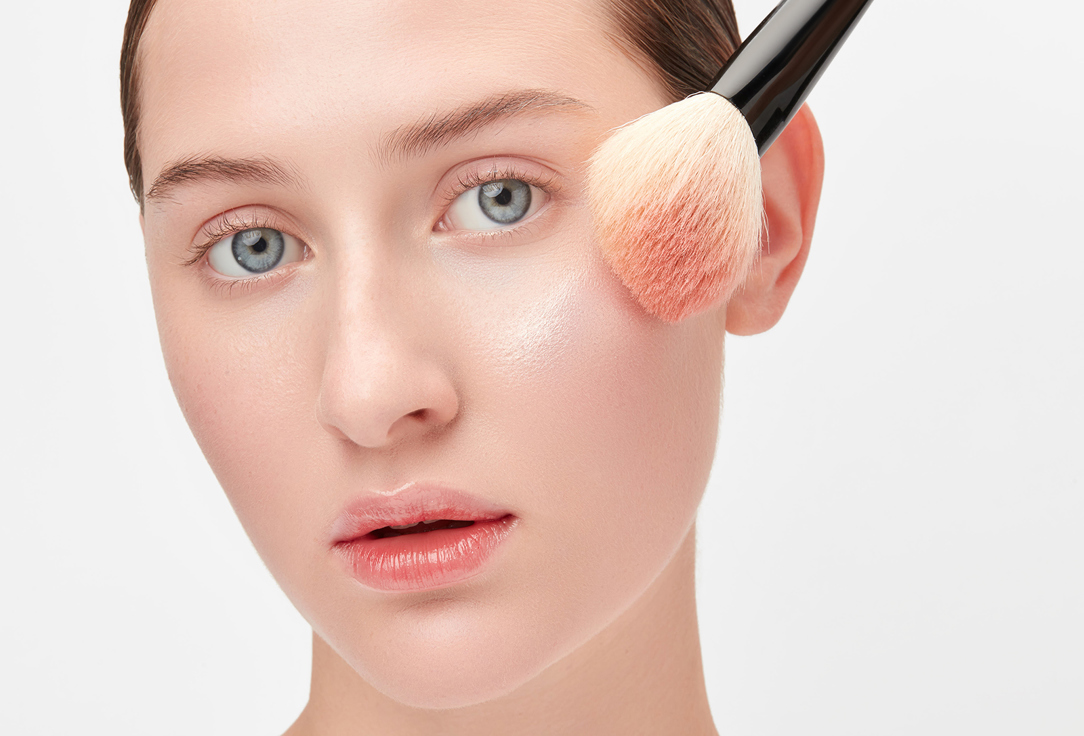 MakeUp Revolution silky powder Highlighter Beam Bright