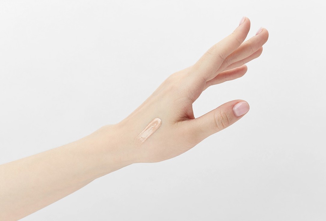 Romanovamakeup Illuminating multitasking cream highlighter Sexy Glow Skin Perfector