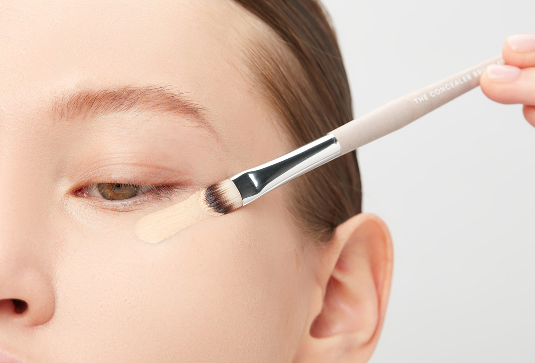 3INA Precision Concealer Brush for Covering Imperfections The Concealer Brush
